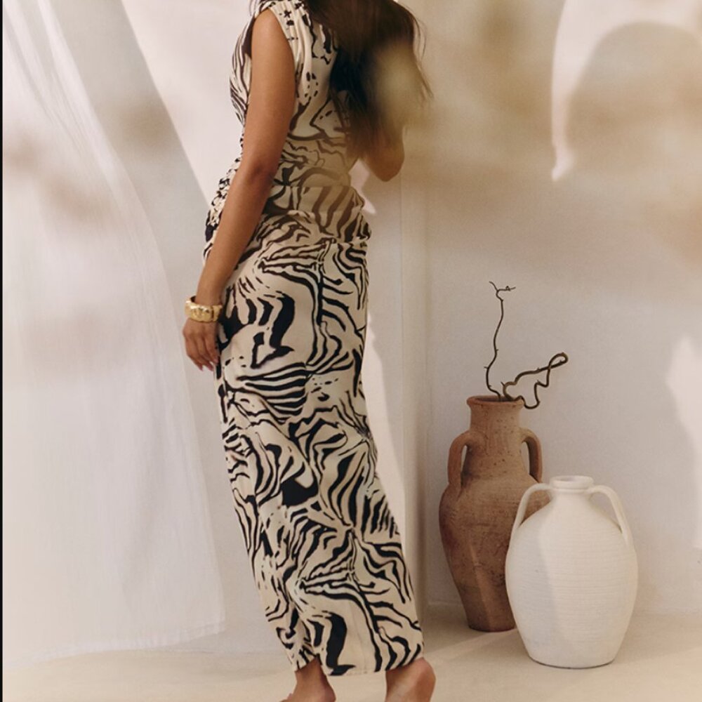 PrettyLittleThing Plus Zebra Print Cowl Ruched Detail Maxi Dress Size US 14 - Picture 2 of 7